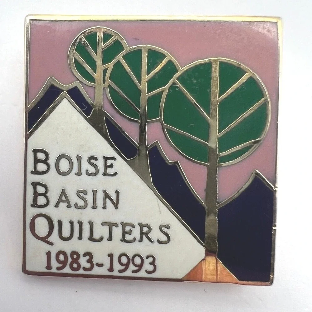 Vintage Boise Basin Quilters Pin‎ Gold Tone Purple Green Enamel 1983 1993